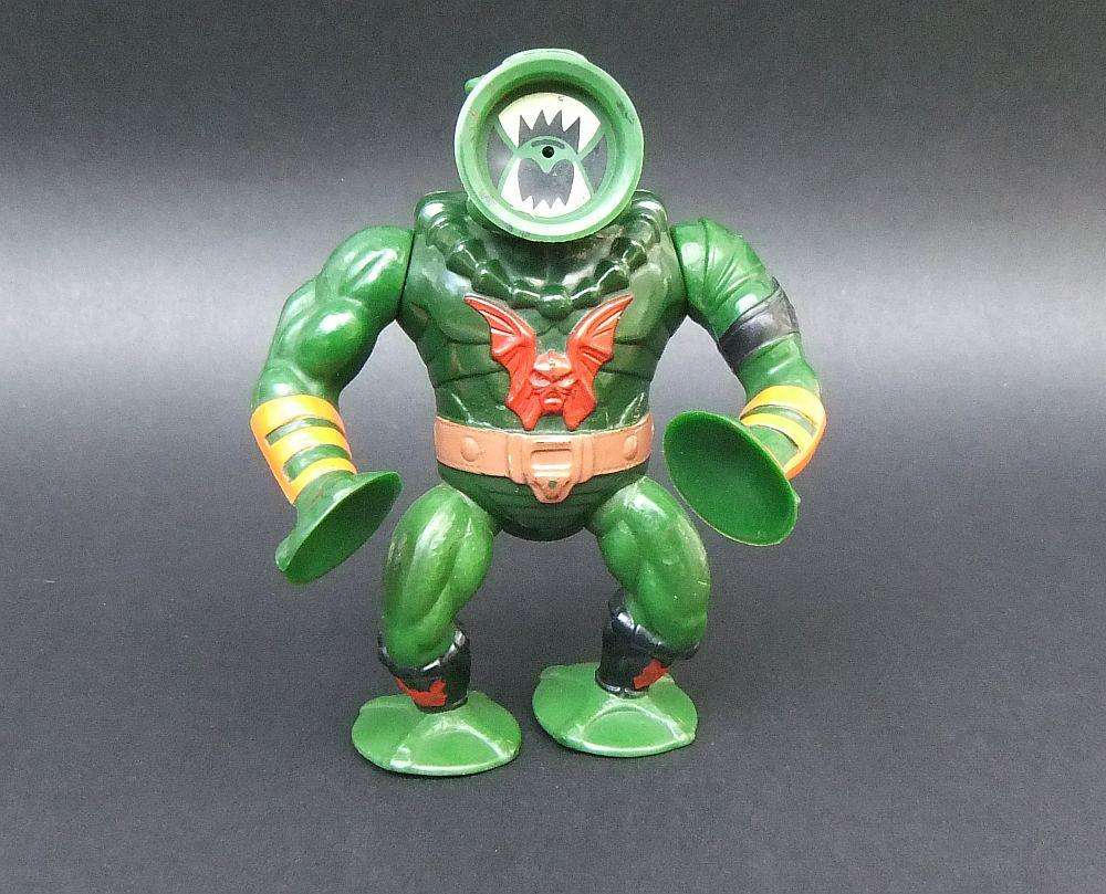 A VERY COOL VINTAGE 1984 LEECH FIGURE FROM THE MASTERS OF THE UNIVERSE IN GOOD CONDITION