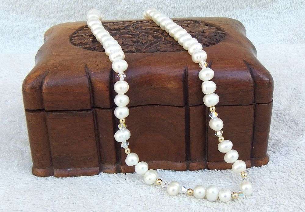 WOW !! A CLASSY VINTAGE LOOK GENUINE FRESHWATER PEARL NECKLACE !! FREE COMBINING !!