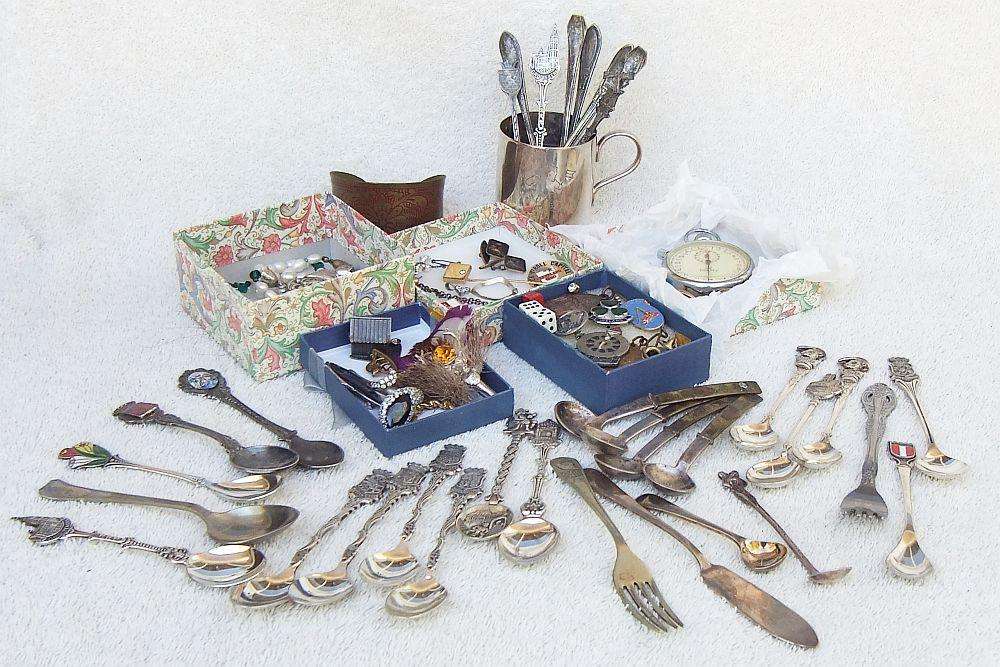 COLLECTABLES JOBLOT !! ANTIQUE AND VINTAGE ITEMS !! STERLING SILVER AND FRESHWATER PEARL NECKLACE !!