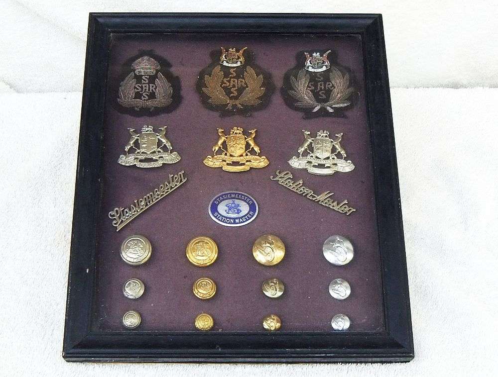 S A R / S A S - SOUTH AFRICAN RAILWAYS STATION MASTER BADGE AND BUTTON COLLECTION FRAMED LONG AGO