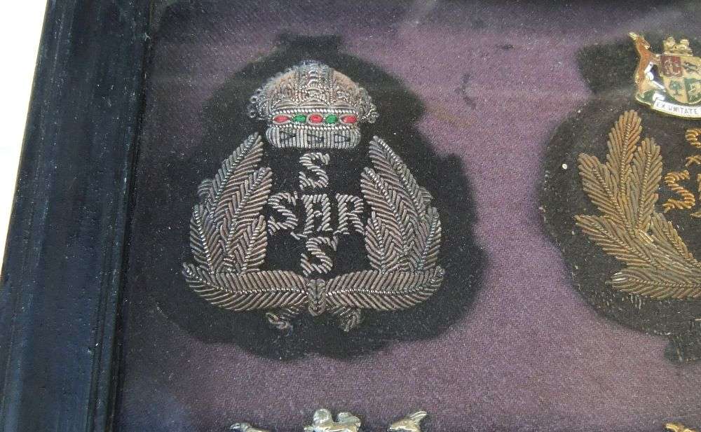 S A R / S A S - SOUTH AFRICAN RAILWAYS STATION MASTER BADGE AND BUTTON COLLECTION FRAMED LONG AGO