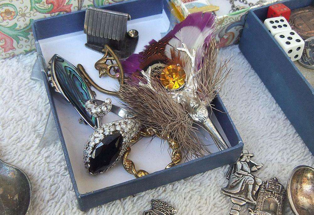 COLLECTABLES JOBLOT !! ANTIQUE AND VINTAGE ITEMS !! STERLING SILVER AND FRESHWATER PEARL NECKLACE !!