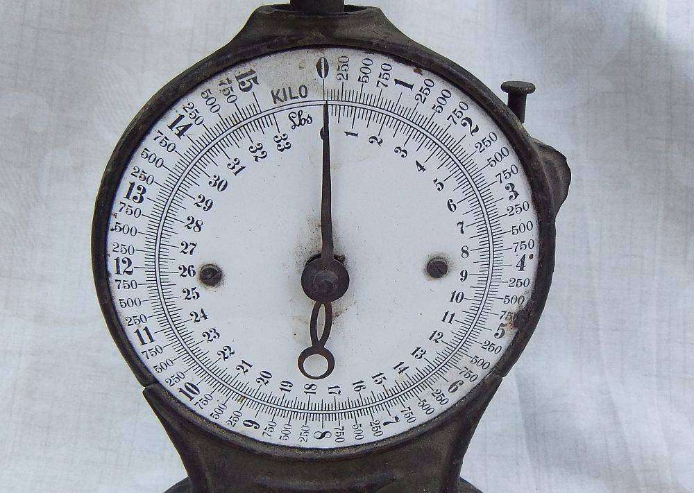 An amazing heavy antique cast iron scale with original weigh pan