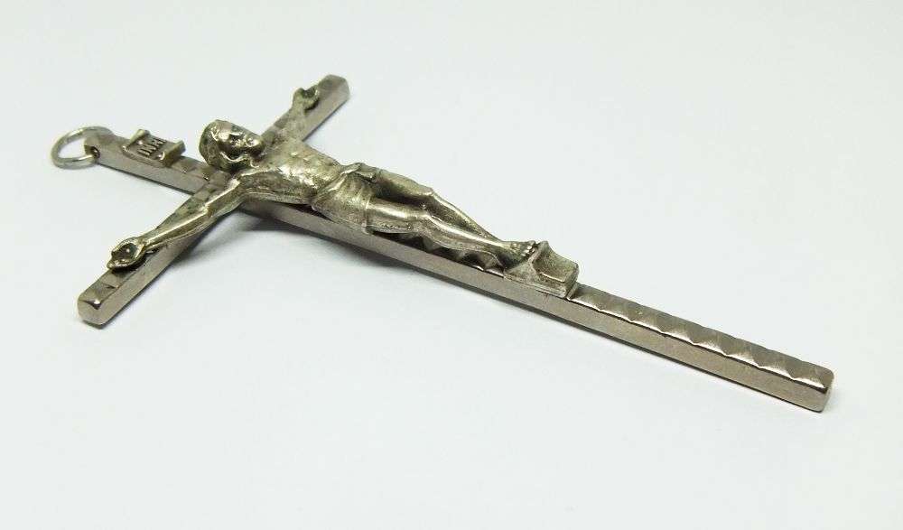 WOW !! A HIGHLY DETAILED VINTAGE METAL CRUCIFIX MADE IN ITALY !!