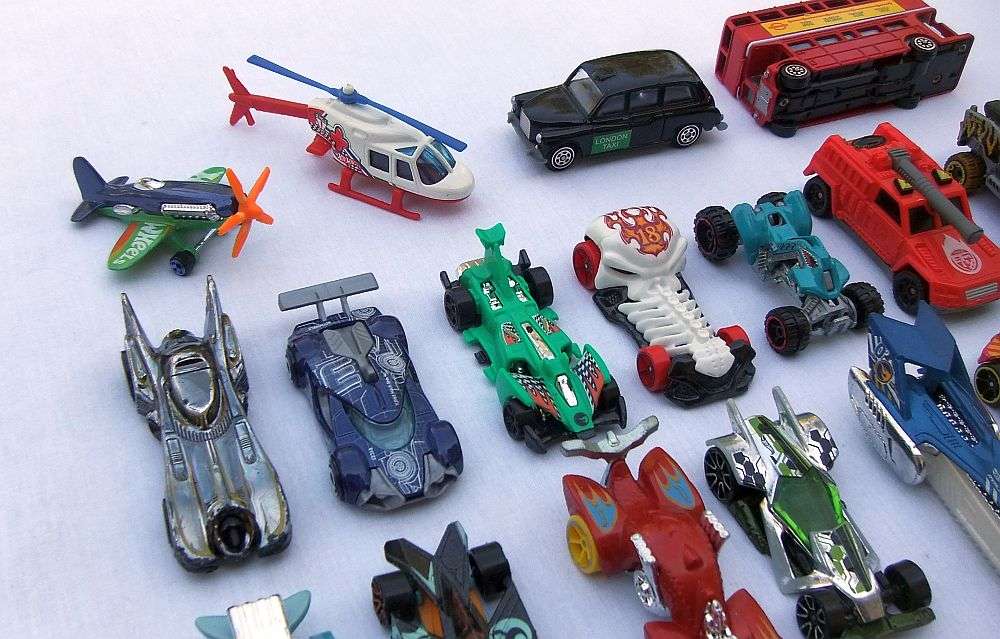 CRAZY JOBLOT !! 26 HOTWHEELS MODELS + 2 AWESOME QUALITY MIC MODELS "LONDON BUS & TAXI "