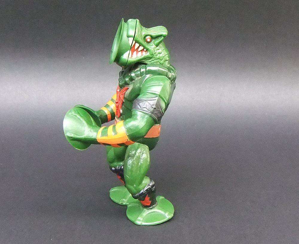 A VERY COOL VINTAGE 1984 LEECH FIGURE FROM THE MASTERS OF THE UNIVERSE IN GOOD CONDITION