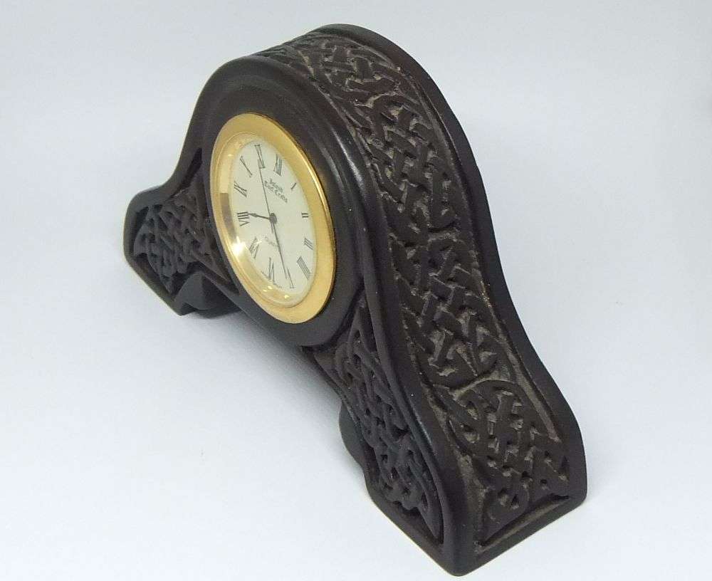 AN AWESOME VINTAGE CELTIC DESIGN DESK CLOCK BY  ISLAND TURF CRAFTS IRELAND - WORKING 100%