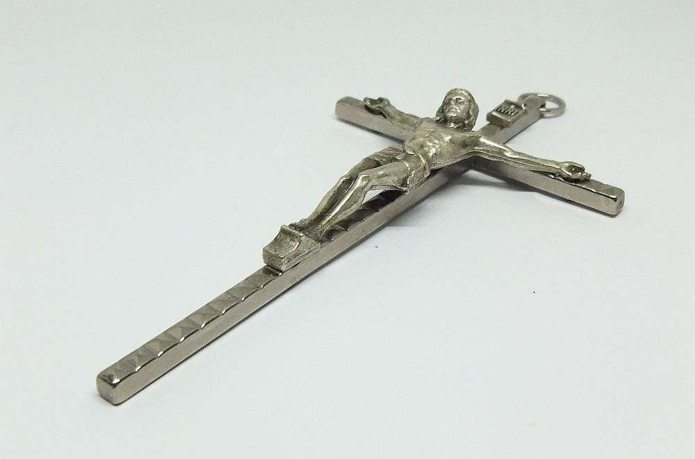WOW !! A HIGHLY DETAILED VINTAGE METAL CRUCIFIX MADE IN ITALY !!