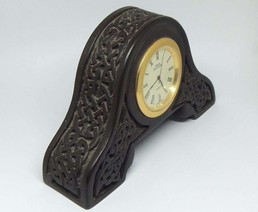 AN AWESOME VINTAGE CELTIC DESIGN DESK CLOCK BY  ISLAND TURF CRAFTS IRELAND - WORKING 100%