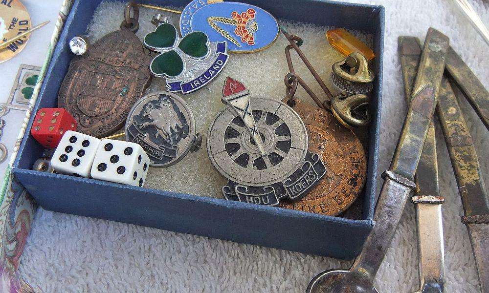 COLLECTABLES JOBLOT !! ANTIQUE AND VINTAGE ITEMS !! STERLING SILVER AND FRESHWATER PEARL NECKLACE !!