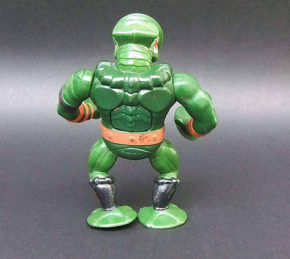 A VERY COOL VINTAGE 1984 LEECH FIGURE FROM THE MASTERS OF THE UNIVERSE IN GOOD CONDITION
