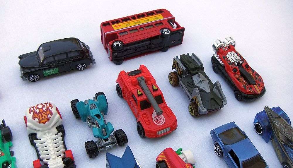 CRAZY JOBLOT !! 26 HOTWHEELS MODELS + 2 AWESOME QUALITY MIC MODELS "LONDON BUS & TAXI "