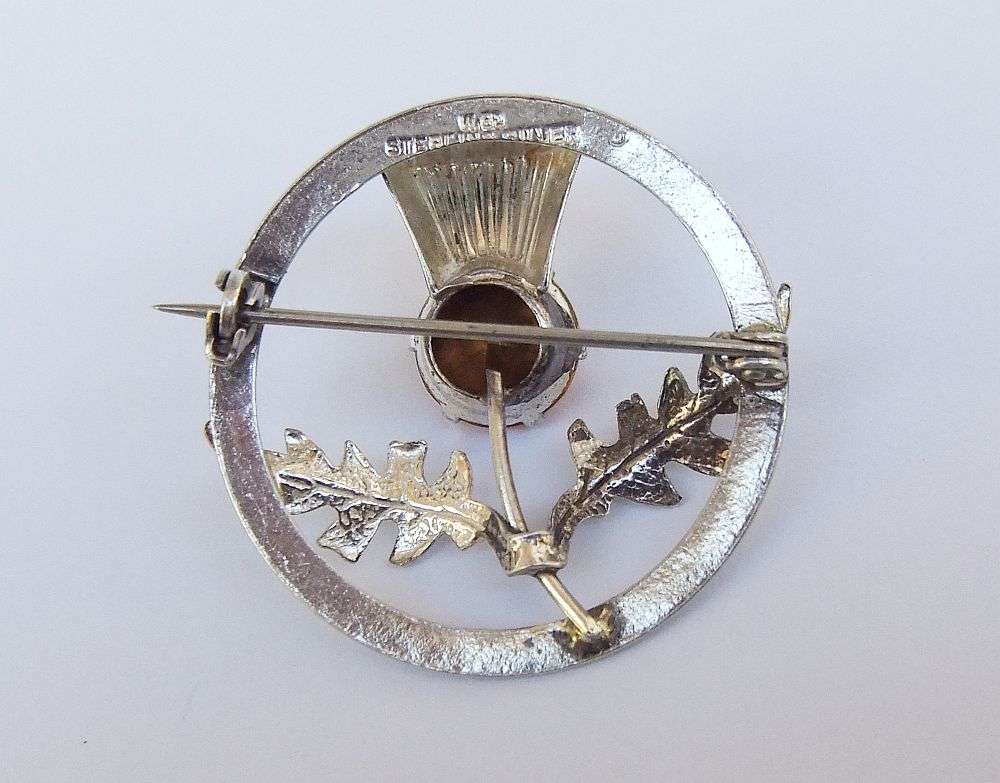 AN AWESOME VINTAGE STERLING SILVER SCOTTISH THISTLE BROOCH WITH FACETED YELLOWISH INSET !! WOW !!