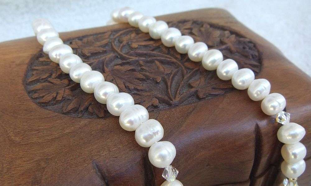 WOW !! A CLASSY VINTAGE LOOK GENUINE FRESHWATER PEARL NECKLACE !! FREE COMBINING !!