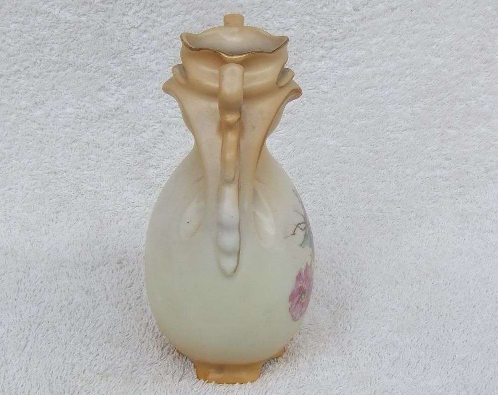 A RARE VICTORIAN ART NOUVEAU PATTERN BLUSHWARE VASE BY VICTORIA AUSTRIA