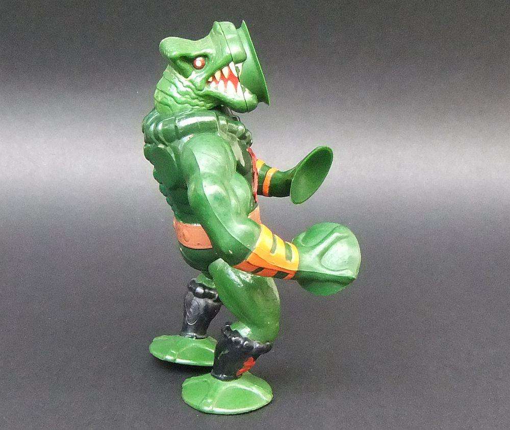 A VERY COOL VINTAGE 1984 LEECH FIGURE FROM THE MASTERS OF THE UNIVERSE IN GOOD CONDITION