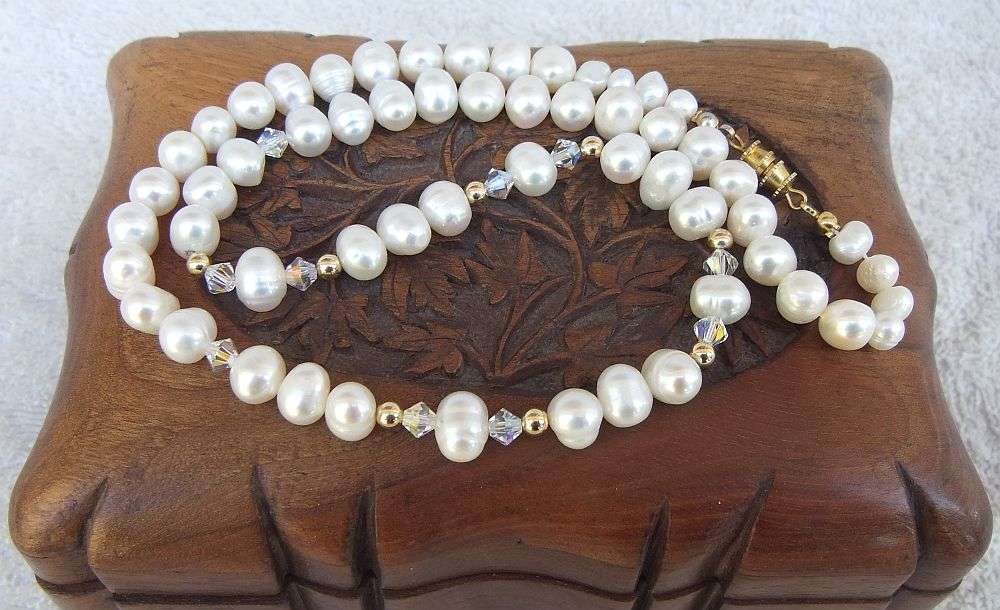 WOW !! A CLASSY VINTAGE LOOK GENUINE FRESHWATER PEARL NECKLACE !! FREE COMBINING !!
