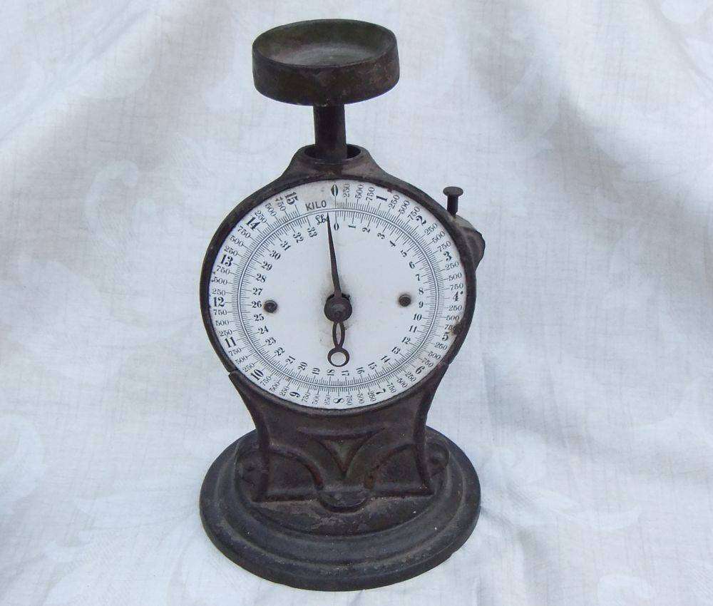 An amazing heavy antique cast iron scale with original weigh pan