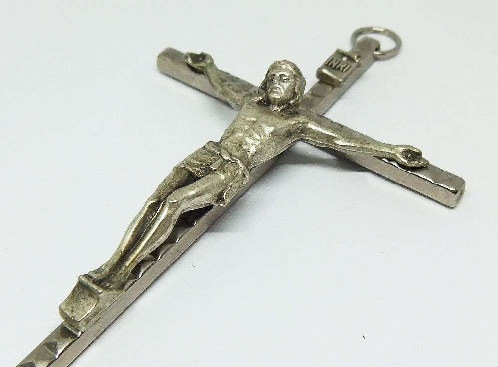 WOW !! A HIGHLY DETAILED VINTAGE METAL CRUCIFIX MADE IN ITALY !!