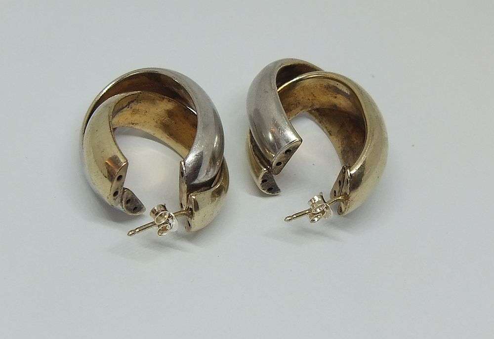 AN EXQUISITE AND IMPRESSIVE QUALITY TWO TONED PAIR OF STERLING SILVER EARRINGS WITH BUTTERFLIES !!