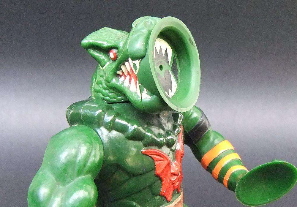 A VERY COOL VINTAGE 1984 LEECH FIGURE FROM THE MASTERS OF THE UNIVERSE IN GOOD CONDITION