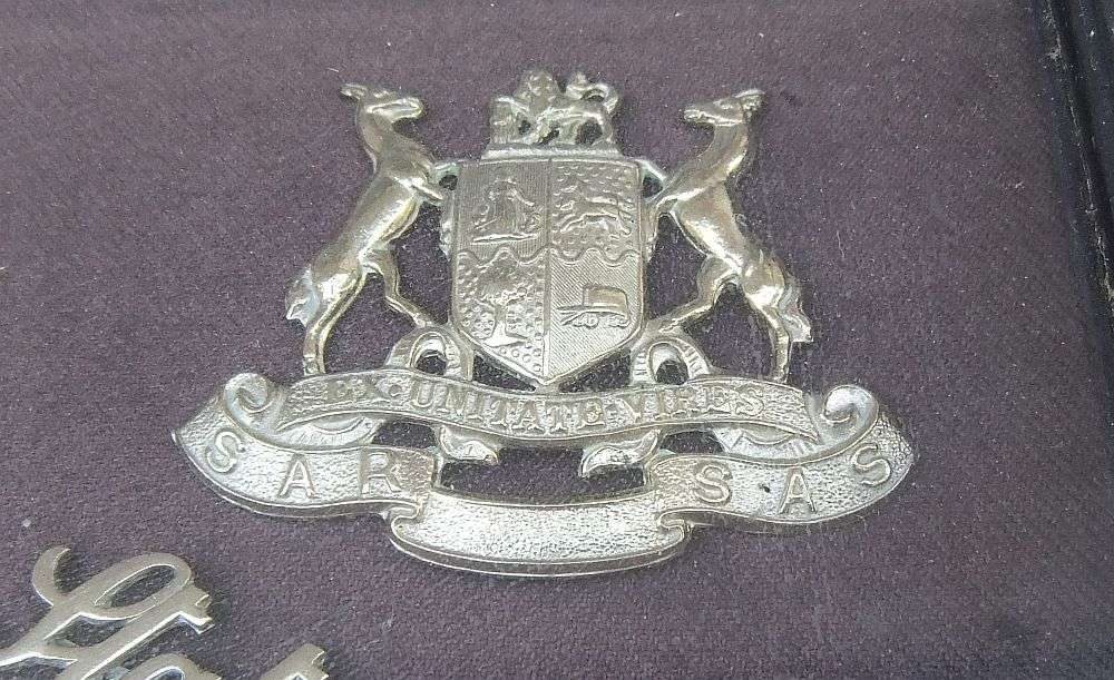 S A R / S A S - SOUTH AFRICAN RAILWAYS STATION MASTER BADGE AND BUTTON COLLECTION FRAMED LONG AGO