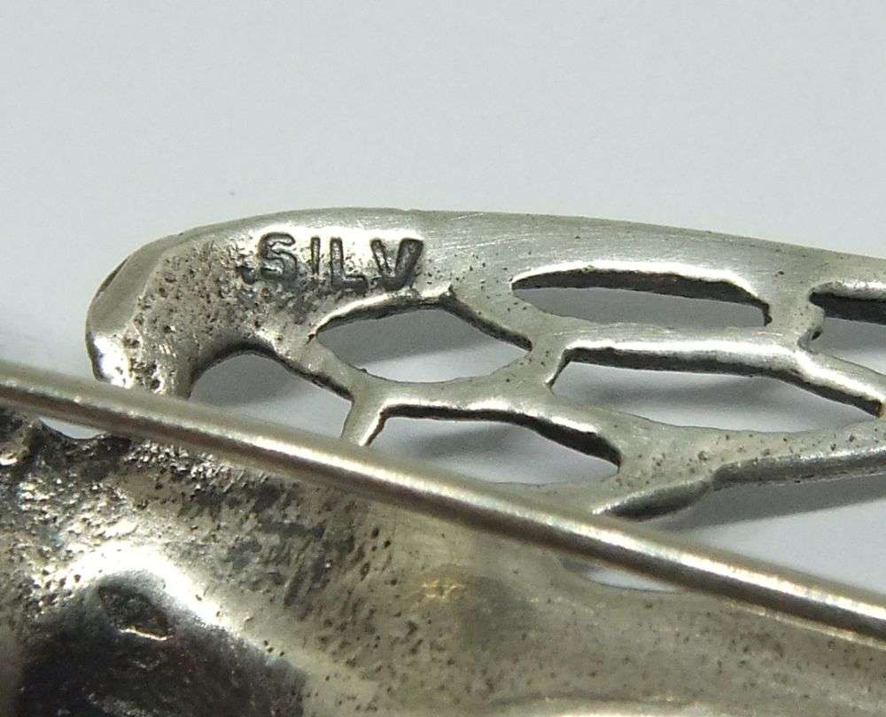 LOOK !! A BEAUTIFULLY DETAILED SOLID STERLING SILVER ART DECO STYLE SWALLOW BROOCH !! WOW !!
