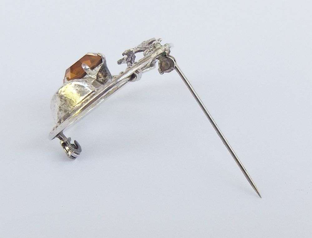 AN AWESOME VINTAGE STERLING SILVER SCOTTISH THISTLE BROOCH WITH FACETED YELLOWISH INSET !! WOW !!