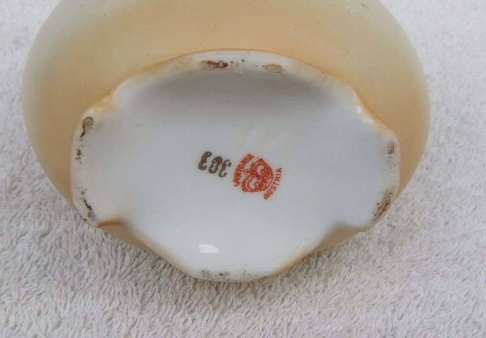 A RARE VICTORIAN ART NOUVEAU PATTERN BLUSHWARE VASE BY VICTORIA AUSTRIA