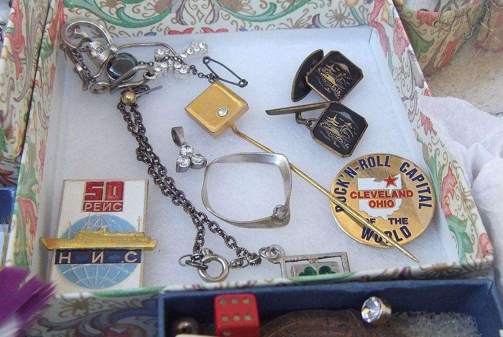 COLLECTABLES JOBLOT !! ANTIQUE AND VINTAGE ITEMS !! STERLING SILVER AND FRESHWATER PEARL NECKLACE !!