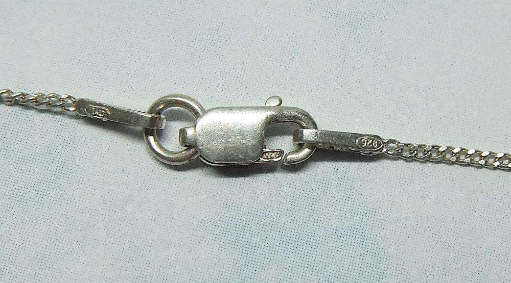 A BRAND NEW STERLING SILVER NECKLACE PLUS A HEART SHAPED VINTAGE PENDANT SET WITH A GENUINE PEARL