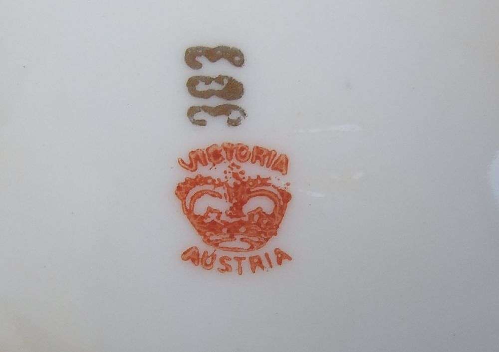 A RARE VICTORIAN ART NOUVEAU PATTERN BLUSHWARE VASE BY VICTORIA AUSTRIA