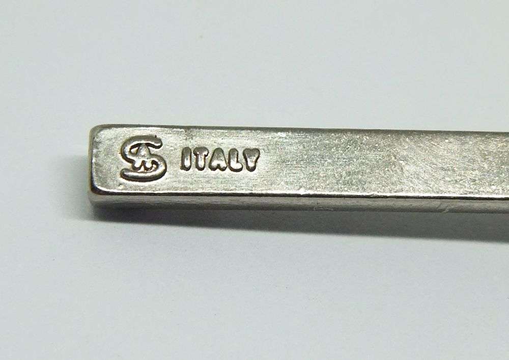 WOW !! A HIGHLY DETAILED VINTAGE METAL CRUCIFIX MADE IN ITALY !!