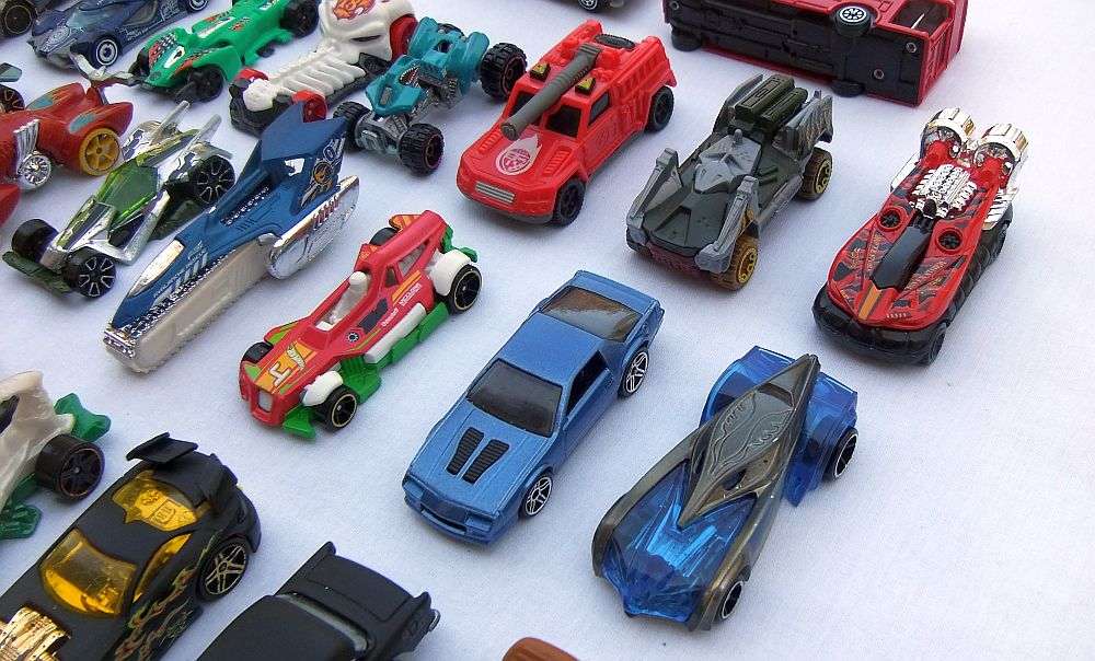 CRAZY JOBLOT !! 26 HOTWHEELS MODELS + 2 AWESOME QUALITY MIC MODELS "LONDON BUS & TAXI "