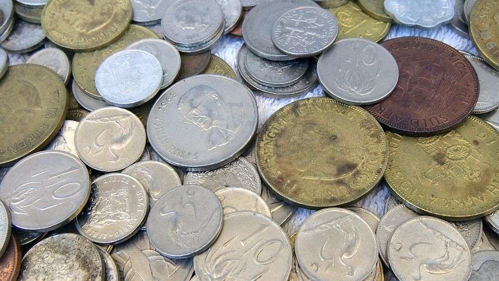 COOL DEAL !! A JOBLOT OF OVER 1000 VINTAGE / OLD WORLD COINS AS PER PICS !! BID FOR THE LOT !!