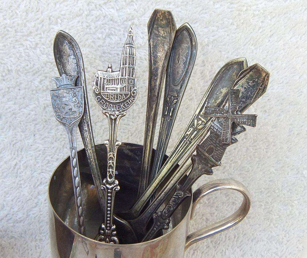 COLLECTABLES JOBLOT !! ANTIQUE AND VINTAGE ITEMS !! STERLING SILVER AND FRESHWATER PEARL NECKLACE !!