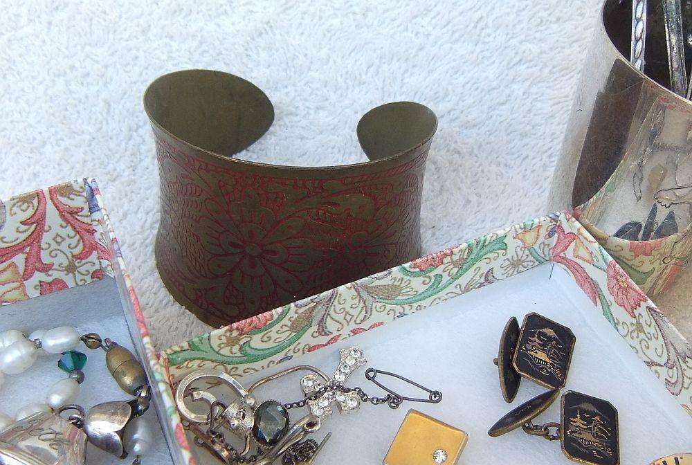 COLLECTABLES JOBLOT !! ANTIQUE AND VINTAGE ITEMS !! STERLING SILVER AND FRESHWATER PEARL NECKLACE !!