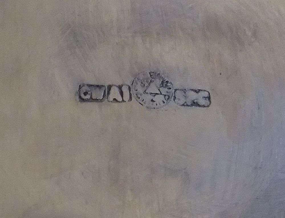 AN ABSOLUTELY GORGEOUS RARE VINTAGE SILVERPLATE ICE BUCKET WITH ELEPHANT FINIAL AND HANDLES