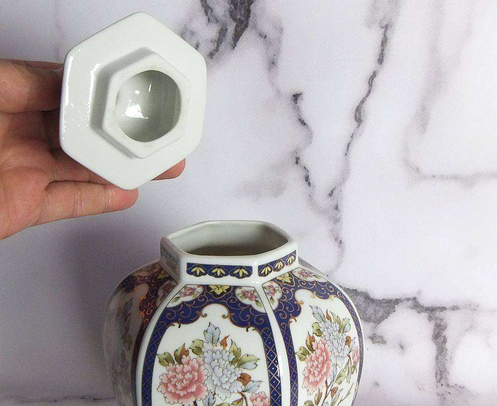 A beautiful vintage Imari style five sided porcelain lidded ginger jar in excellent condition