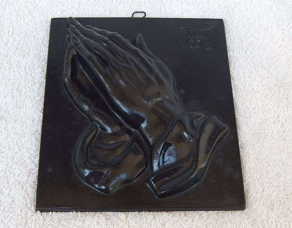 INTERESTING INFO !! A VINTAGE CAST METAL WALL HANGING DEPICTING PRAYING HANDS AFTER ALBRECHT DURER !