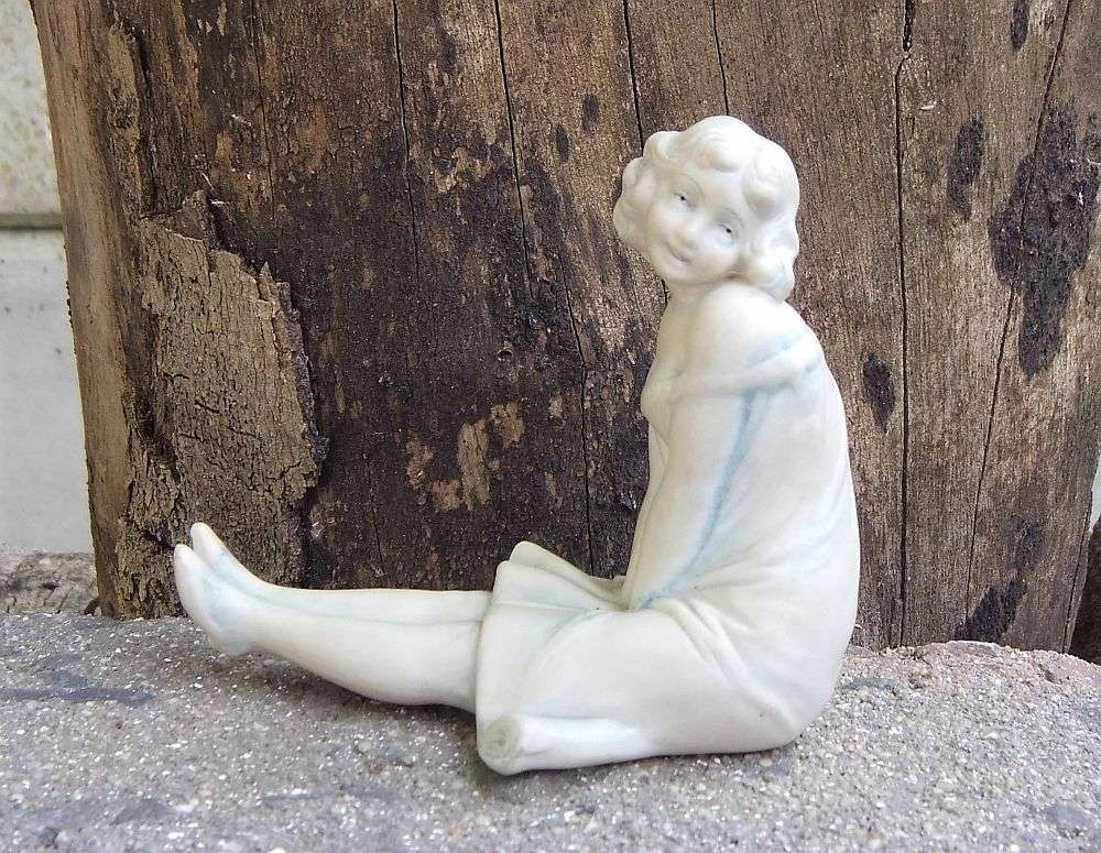 A RARE VICTORIAN BISQUE TYPE PORCELAIN LADY FIGURE IN AMAZING CONDITION FOR AGE
