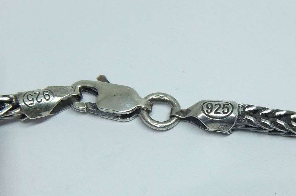 AN EYE CATCHING STERLING SILVER BRACELET SET WITH AN OVAL GREEN AGATE STONE - IMPORTED FROM TURKEY