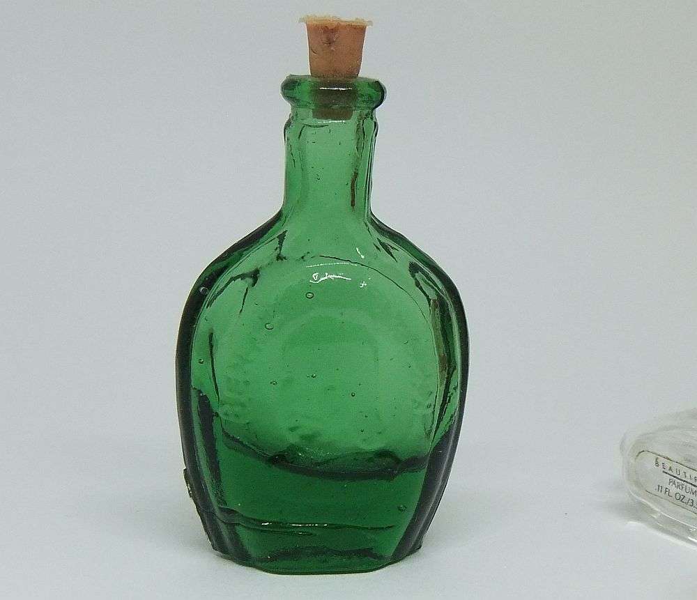 A LOVELY LITTLE COLLECTION OF VINTAGE MINIATURE GLASS PERFUME BOTTLES