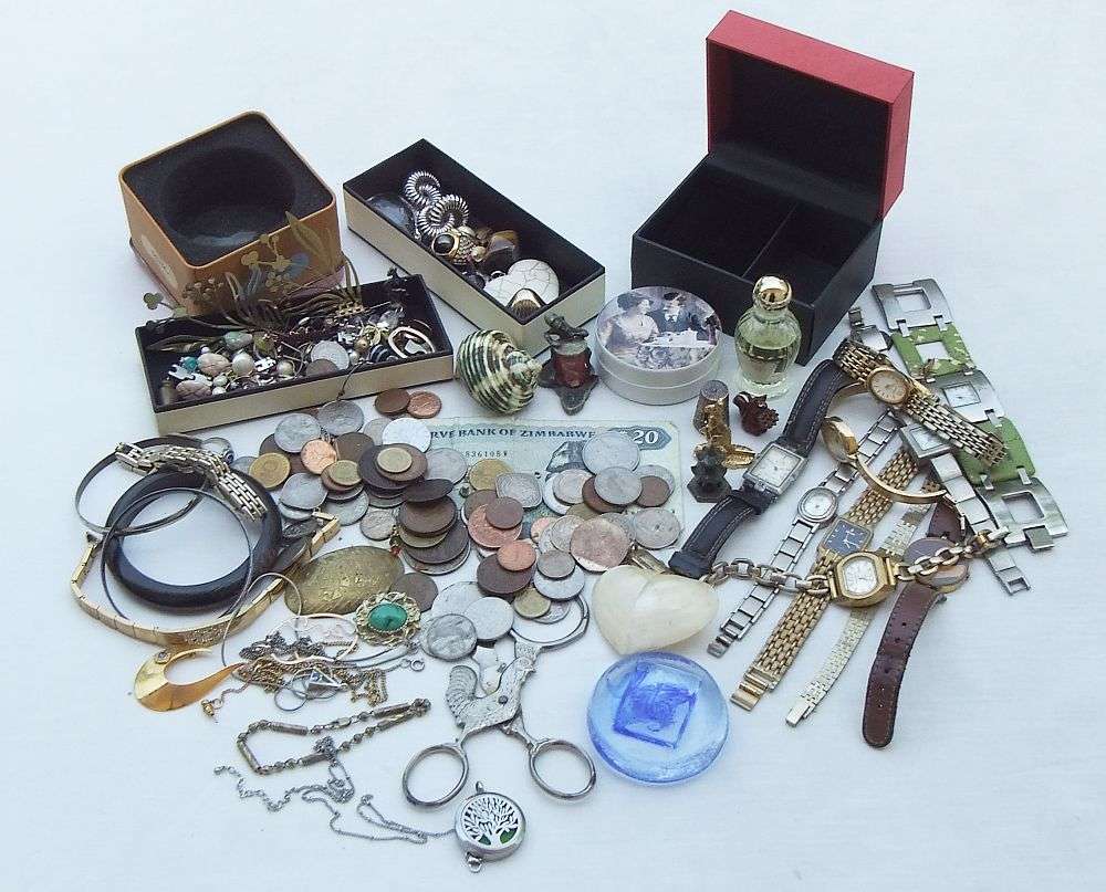 BITS AND BOBS , SPARES AND MORE ... OVER 70 COINS AND ALL SORTS OF USABLE THINGS !! BID FOR THE LOT
