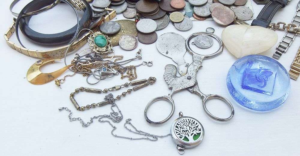BITS AND BOBS , SPARES AND MORE ... OVER 70 COINS AND ALL SORTS OF USABLE THINGS !! BID FOR THE LOT