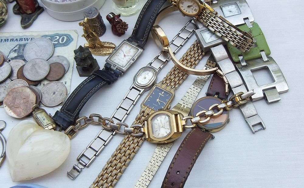 BITS AND BOBS , SPARES AND MORE ... OVER 70 COINS AND ALL SORTS OF USABLE THINGS !! BID FOR THE LOT