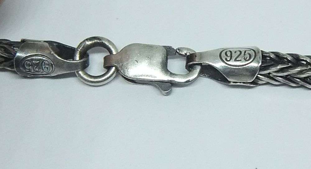 A STUNNING STERLING SILVER BRACELET WITH A CABOCHON JADE CENTERPIECE - IMPORTED FROM TURKEY