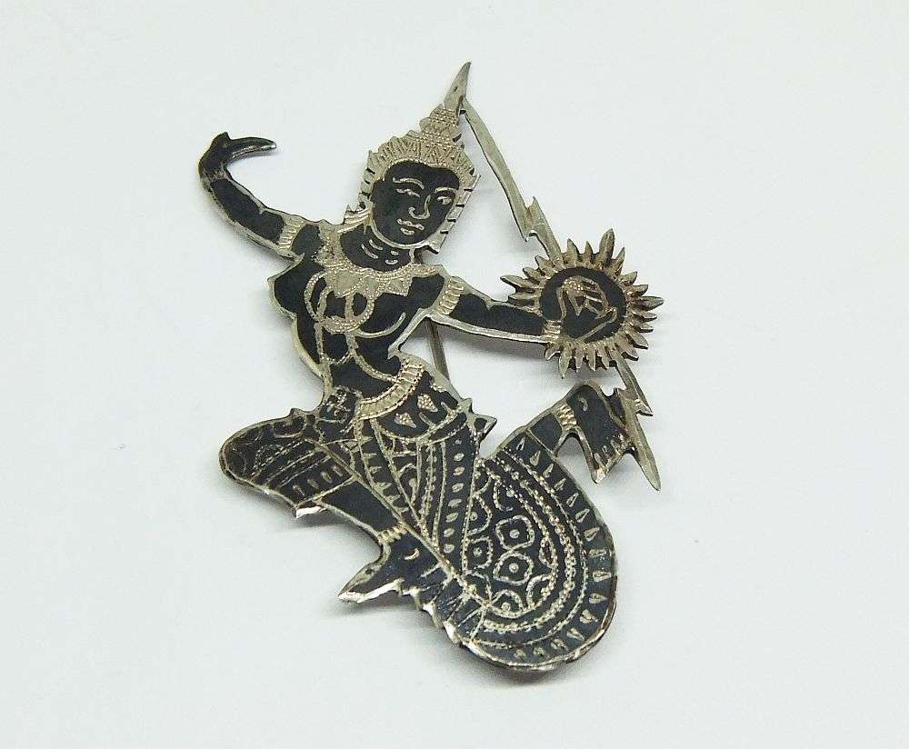 WOW !! A LARGE VINTAGE SOLID STERLING SILVER NIELO HINDU GODDESS BROOCH MADE IN SIAM ( THAILAND )