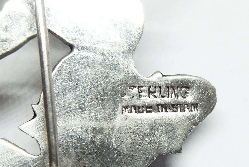 WOW !! A LARGE VINTAGE SOLID STERLING SILVER NIELO HINDU GODDESS BROOCH MADE IN SIAM ( THAILAND )