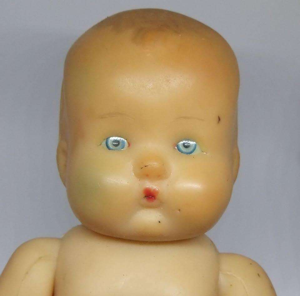 RARE IN SA !! A VINTAGE 1940`S RUBBER DOLL NAMED MARIE ROSE BY MORMIT ENGLAND - VALUE $50+